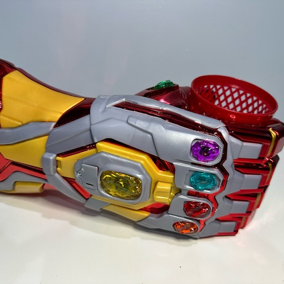 Disneyland Avengers Infinity Gauntlet - Picture 4 of 4